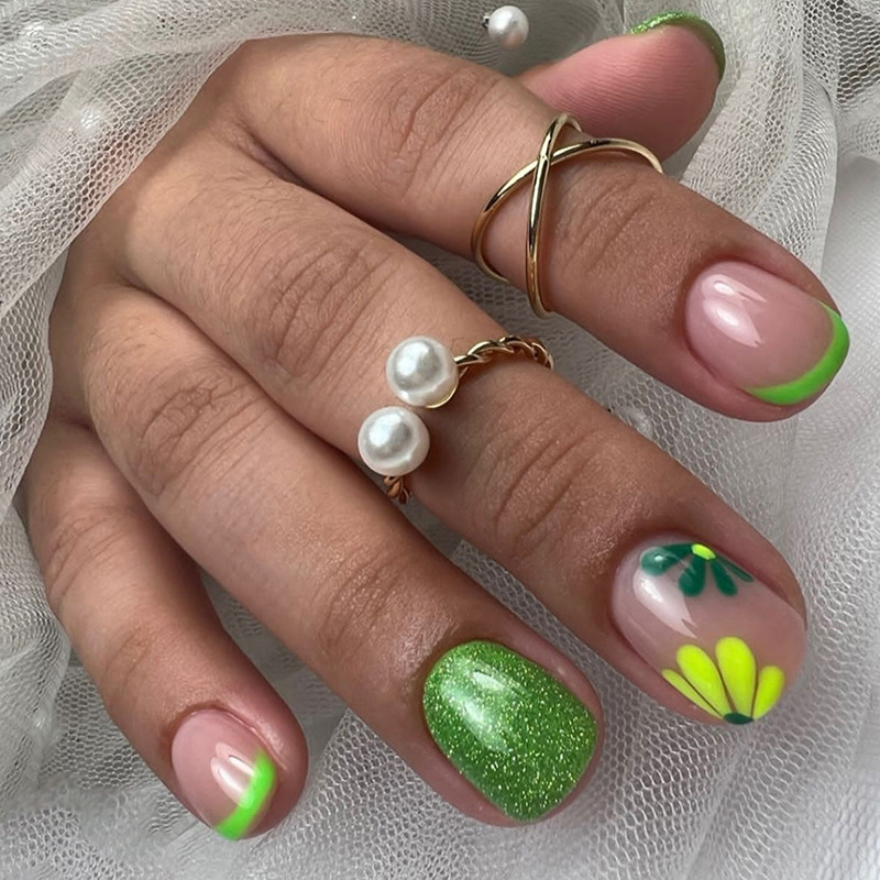 Nail Art Inspo - 24 faux ongles courts de type